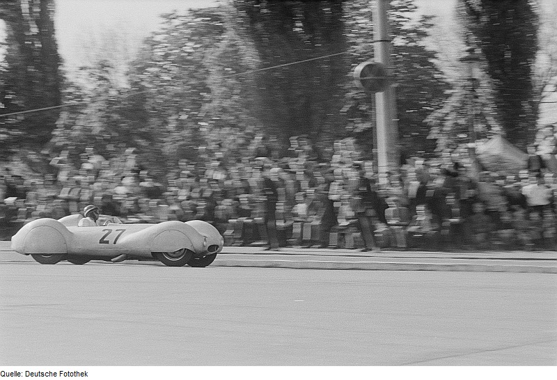 Arthur Rosenhammer im EMW beim Stadtparkrennen Leipzig 1954