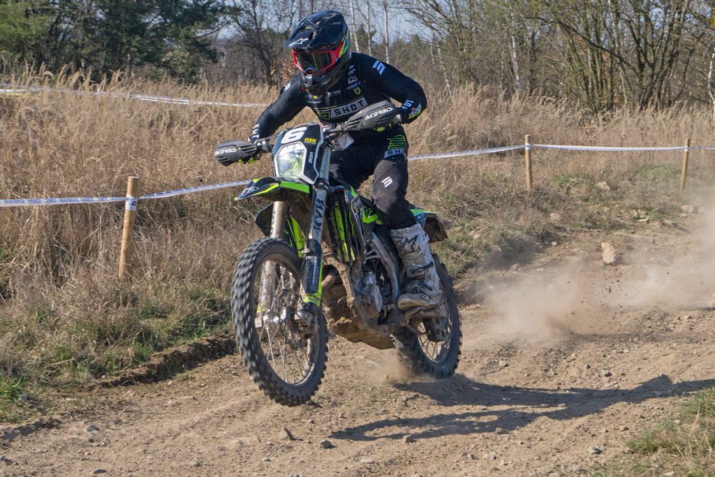 Jeremy Sydow E1, Triumph